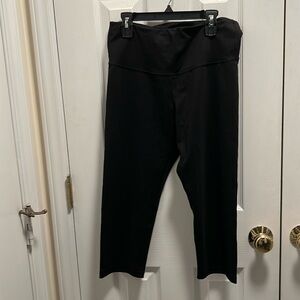 Old Navy high rise compression go-dry capri leggings size L